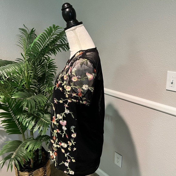 Paradiso Black Sheer Blouse with Floral Embroidery - Picture 3 of 4